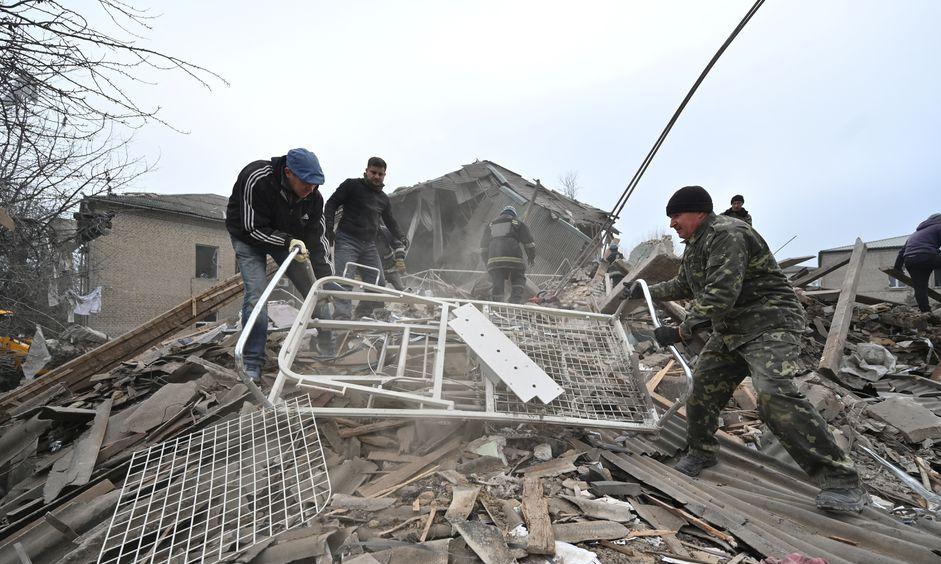 യുക്രെയ്ൻ പ്രസവാശുപത്രിയിൽ മിസൈലാക്രമണം; നവജാത ശിശു മരിച്ചു യുക്രെയ്ൻ പ്രസവാശുപത്രിയിൽ മിസൈലാക്രമണം; നവജാത ശിശു മരിച്ചു