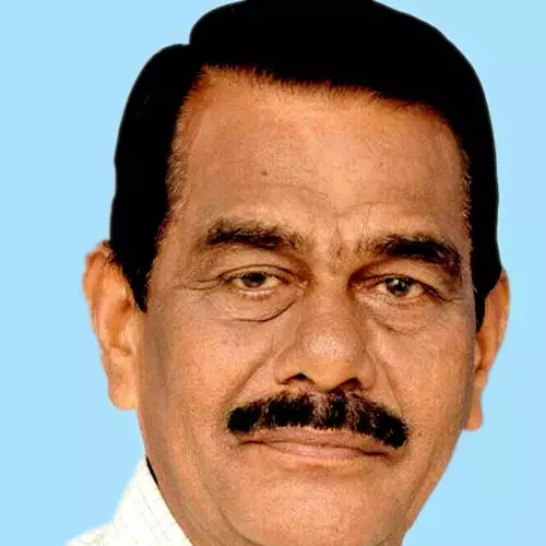 പാ​ല​ക്കാ​ട് ജി​ല്ല പ​ഞ്ചാ​യ​ത്ത് അം​ഗം കെ.​വി. ശ്രീ​ധ​ര​ൻ