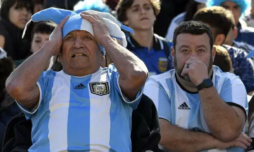 തോ​ൽ​വി​യി​ൽ നി​രാ​ശ​രാ​യി അ​ർ​ജ​ന്‍റീ​ന ഫാ​ൻ​സ്​