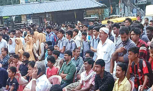 അർജന്റീന-സൗദി മത്സരം കാണാൻ ജനം ഒഴുകിയെത്തി; ബസ് സ്റ്റാൻഡിൽ ഗതാഗതം തടസ്സപ്പെട്ടു