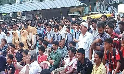 അർജന്റീന-സൗദി മത്സരം കാണാൻ ജനം ഒഴുകിയെത്തി; ബസ് സ്റ്റാൻഡിൽ ഗതാഗതം തടസ്സപ്പെട്ടു