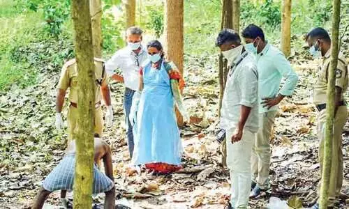 സ്ഫോടകവസ്തു കടിച്ച് വളർത്തുനായ് ചത്ത സംഭവം; ജഡം പുറത്തെടുത്ത് പരിശോധിച്ചു