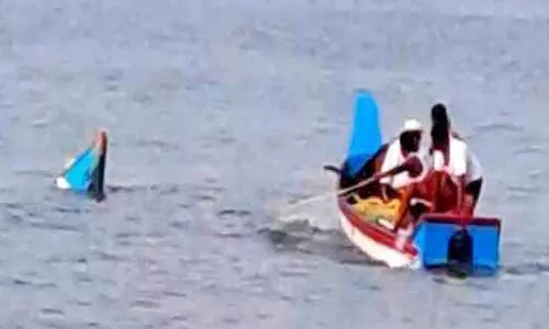 കടലിൽ വഞ്ചി മറിഞ്ഞു