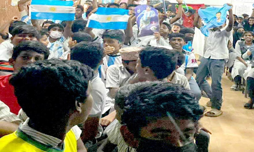 സ്മാർട്ടായി സ്കൂൾ അധികൃതർ; ലോകകപ്പ് മത്സരം കാണാൻ ക്ലാസ് മുറികളിൽ സൗകര്യമൊരുക്കി