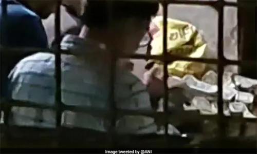 തെരഞ്ഞെടുപ്പ് നടക്കാനിരിക്കുന്ന ഗുജറാത്തിൽ വാഹന പരിശോധനക്കിടെ 75 ലക്ഷം രൂപ പിടികൂടി