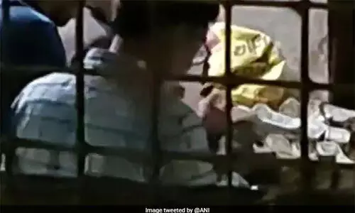 തെരഞ്ഞെടുപ്പ് നടക്കാനിരിക്കുന്ന ഗുജറാത്തിൽ വാഹന പരിശോധനക്കിടെ 75 ലക്ഷം രൂപ പിടികൂടി