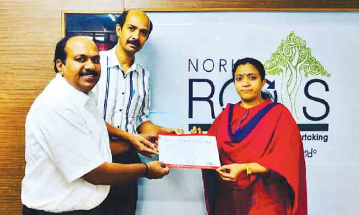 കുന്ദലഹള്ളി കേരള സമാജത്തിന് നോർക്ക സാക്ഷ്യപത്രം കൈമാറി