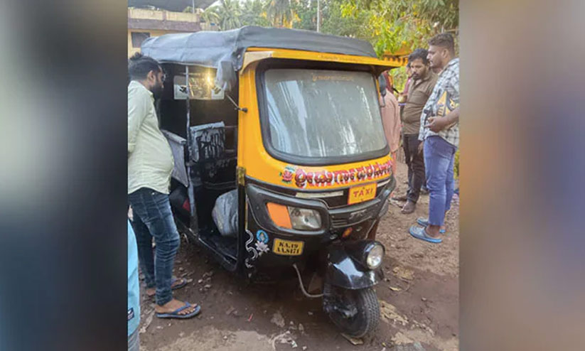 autorickshaw Explodes autorickshaw Explodes