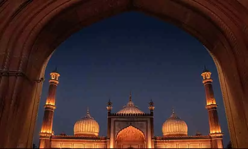 ആരാധനക്കായി സ്ത്രീകൾക്ക് വരാം; എന്നാൽ ആൺ സുഹൃത്തുക്കളെ കാത്തിരിക്കാനുള്ള ഇടമല്ല ഇത് -ഡൽഹി ജമാമസ്ജിദിൽ സ്ത്രീകളെ വിലക്കി നോട്ടീസ്