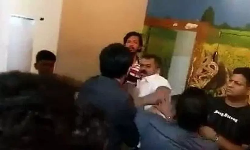 മറാത്തി ഗാനങ്ങൾ വെച്ചില്ല; നവി മുംബൈയിൽ ഹോട്ടൽ മാനേജറെ എം.എൻ.എസ് പ്രവർത്തകർ മർദിച്ചു