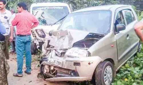കാറും ഓട്ടോയും കൂട്ടിയിടിച്ചു; അഞ്ചുപേർക്ക് പരിക്ക്