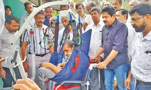 അബ്ദുറഹ്മാന് ചലിക്കാൻ മുതുകാടിന്റെ മാന്ത്രിക സ്പർശം