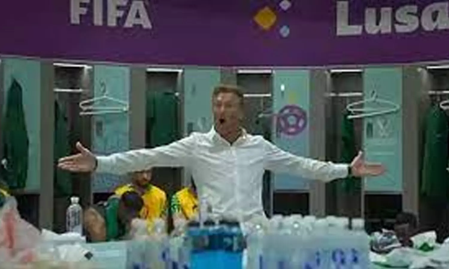 മെസ്സിക്കൊപ്പമുള്ള ചിത്രമാണോ നിങ്ങൾക്ക് വേണ്ടത്?; വൈറലായി സൗദി പരിശീലകന്‍റെ ഡ്രസ്സിങ് റൂം സംഭാഷണം -വിഡിയോ