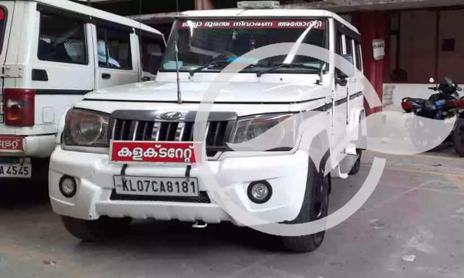 പ്രളയ നഷ്ടപരിഹാരം നൽകിയില്ല; സർക്കാർ വാഹനം ജപ്തി ചെയ്തു