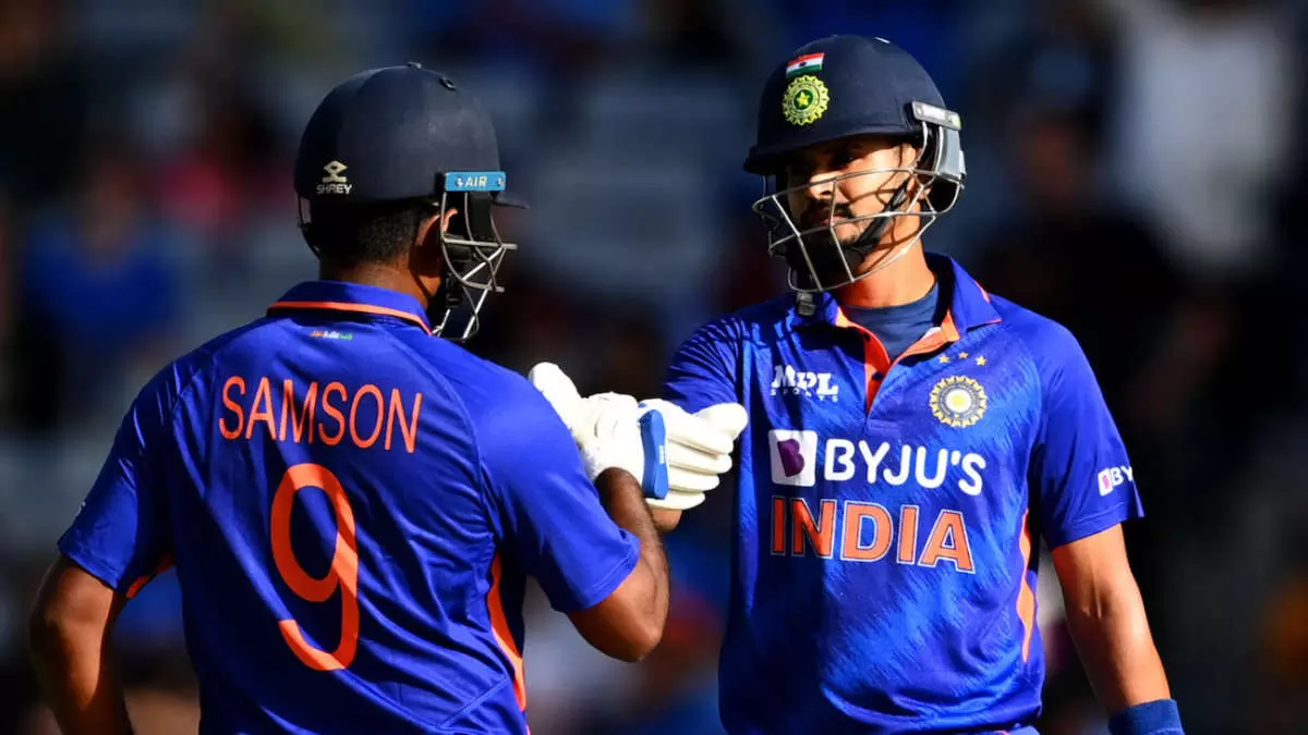 സഞ്ജു ഇറങ്ങി; 300 കടന്ന് ഇന്ത്യ സഞ്ജു ഇറങ്ങി; 300 കടന്ന് ഇന്ത്യ