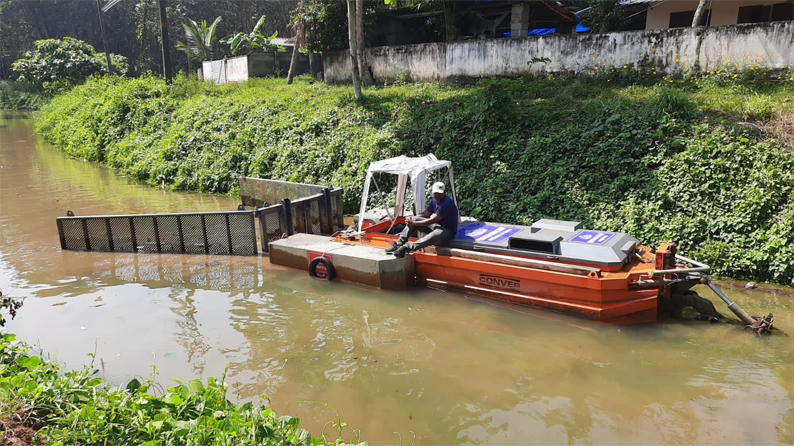 ചെളിയും പായലും നീക്കി തുടങ്ങി, നെയ്യാര് ഒഴുക്ക് വീണ്ടെടുക്കും ചെളിയും പായലും നീക്കി തുടങ്ങി, നെയ്യാര് ഒഴുക്ക് വീണ്ടെടുക്കും