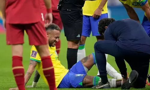 നെയ്മറിന്റെ പരിക്കിനെ കുറിച്ച് ഇപ്പോൾ പറയാനാവില്ലെന്ന് ടീം ഡോക്ടർ