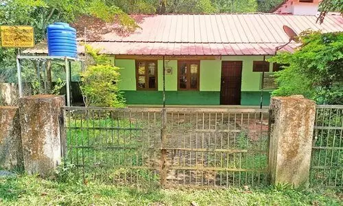 ഏകാധ്യാപക വിദ്യാലയ കെട്ടിടങ്ങൾ നശിക്കുന്നു