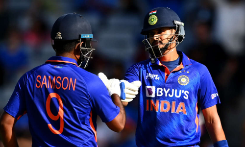 സഞ്ജു ഇറങ്ങി; 300 കടന്ന് ഇന്ത്യ