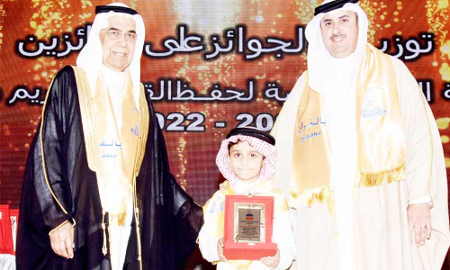 ഖുർആൻ പാരായണ മത്സര വിജയികളെ അൽനൂർ സ്കൂൾ ആദരിച്ചു ഖുർആൻ പാരായണ മത്സര വിജയികളെ അൽനൂർ സ്കൂൾ ആദരിച്ചു