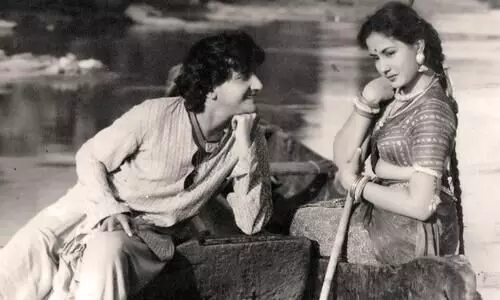 പാ​​ട്ടു​​ക​​ളു​​ടെ ച​​ക്ര​​വ​​ർ​​ത്തി