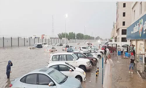 ജിദ്ദയിൽ ശക്തമായ ഇടിമിന്നലും കനത്ത മഴയും;രണ്ടുമരണം ജിദ്ദയിൽ ശക്തമായ ഇടിമിന്നലും കനത്ത മഴയും;രണ്ടുമരണം