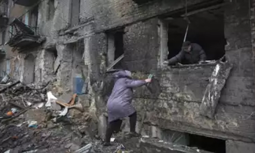 കൊടുംതണുപ്പും റഷ്യൻ ആക്രമണവും; വെള്ളവും വൈദ്യുതിയുമില്ലാതെ ദുരിതം ഇരട്ടിയായി യുക്രെയ്ൻ