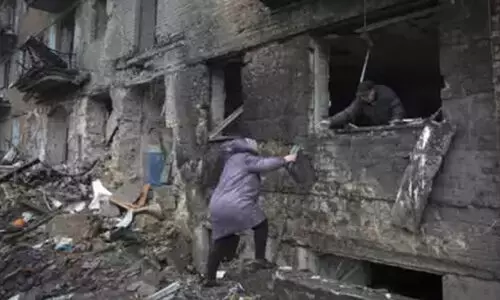 കൊടുംതണുപ്പും റഷ്യൻ ആക്രമണവും; വെള്ളവും വൈദ്യുതിയുമില്ലാതെ ദുരിതം ഇരട്ടിയായി യുക്രെയ്ൻ