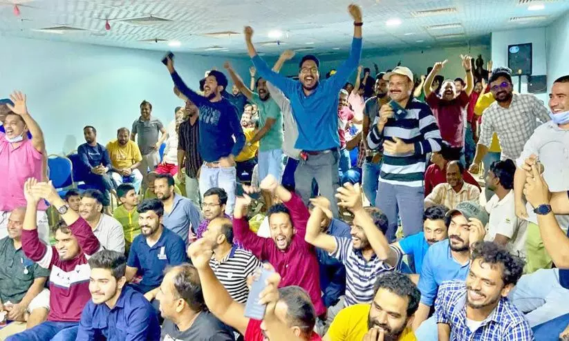 കളിച്ചൂടിൽ സൗദിയിലെ മല്ലു കോർണറുകൾ കളിച്ചൂടിൽ സൗദിയിലെ മല്ലു കോർണറുകൾ