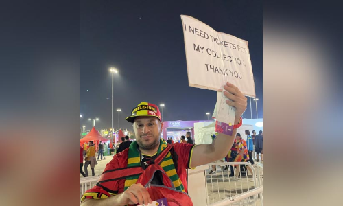 ടിക്കറ്റുണ്ടോ കടലാസ് ടിക്കറ്റ്... ടിക്കറ്റുണ്ടോ കടലാസ് ടിക്കറ്റ്...