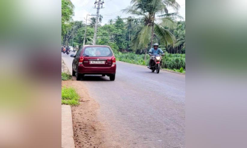 സി.ഡബ്യൂ.ആർ.ഡി.എം–വരിയട്ട്യാക്കിൽ–താമരശ്ശേരി റോഡ്