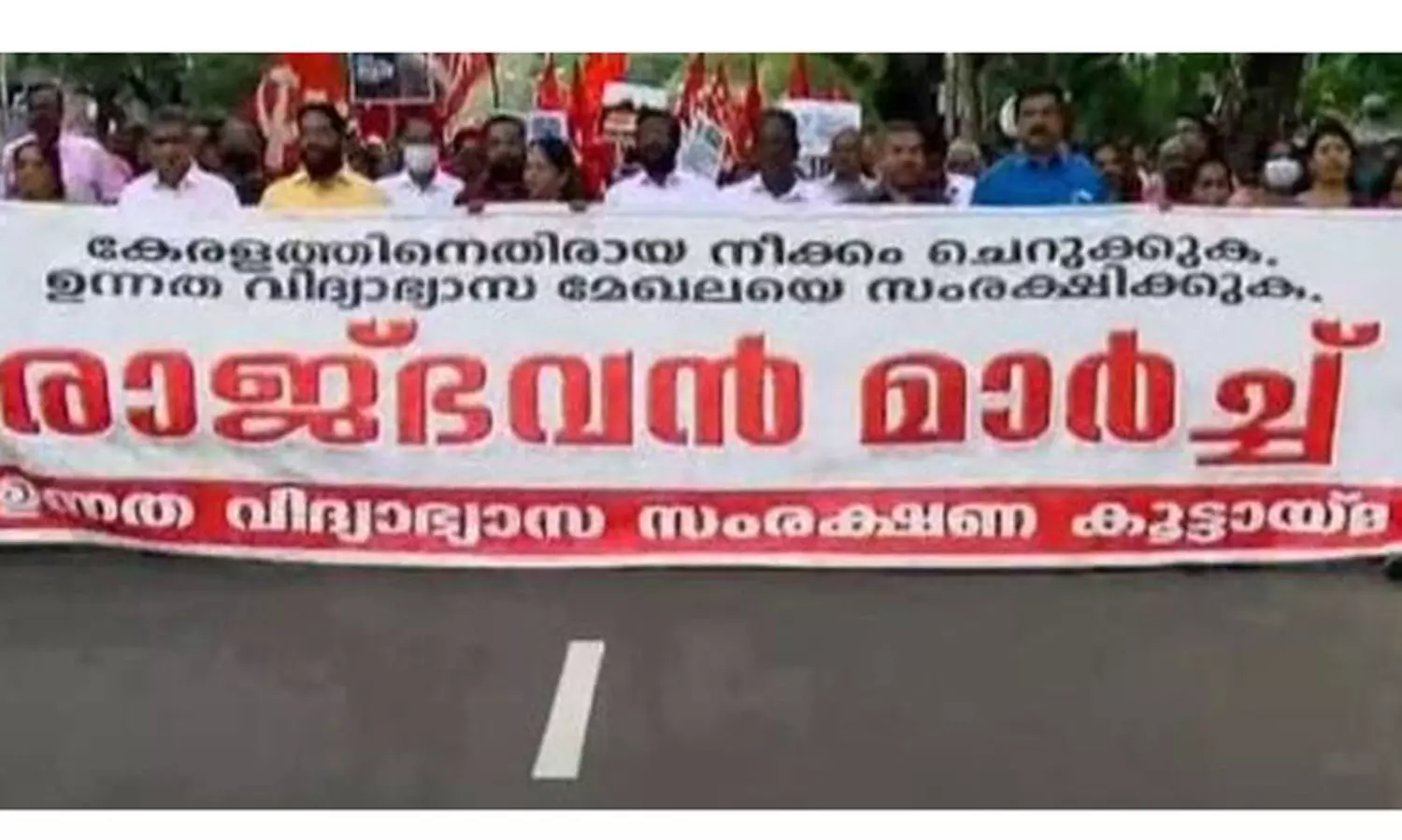 രാജ്ഭവൻ വളയൽ: സെക്രട്ടറിയേറ്റ് അടക്കിവാഴുന്നവർ നടപടിയുണ്ടാകുമോയെന്ന ആശങ്കയിൽ