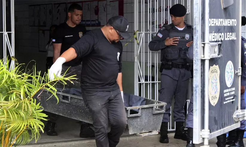 നാലു പേരെ കൊന്നത് 16കാരൻ പൂർവവിദ്യാർഥി; എത്തിയത് നാസി ചിഹ്നങ്ങൾ ധരിച്ച് നാലു പേരെ കൊന്നത് 16കാരൻ പൂർവവിദ്യാർഥി; എത്തിയത് നാസി ചിഹ്നങ്ങൾ ധരിച്ച്