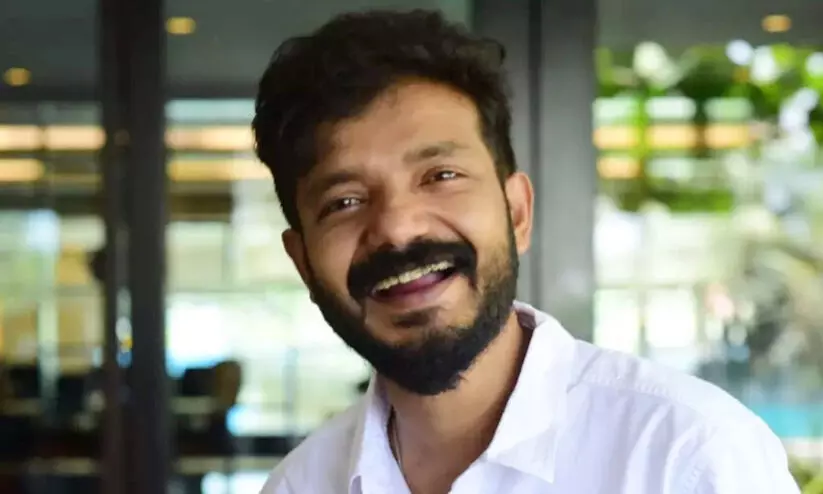 അവതാരകയോട് അപമര്യാദയായി പെരുമാറിയതിന് ശ്രീനാഥ് ഭാസിക്ക് ഏർപ്പെടുത്തിയ വിലക്ക് നീക്കി