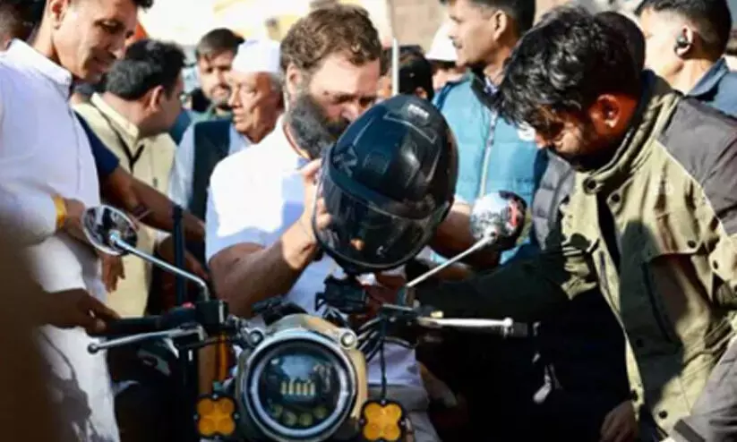 ഭാരത് ജോഡോ യാത്രക്കിടെ രാഹുലിന്റെ ബുള്ളറ്റ് റൈഡ് ഭാരത് ജോഡോ യാത്രക്കിടെ രാഹുലിന്റെ ബുള്ളറ്റ് റൈഡ്