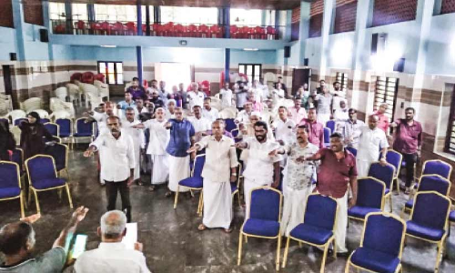 കുപ്പിവെള്ള ഫാക്ടറി: ജനകീയ പ്രതിഷേധം ശക്തം  നാ​ട്ടു​കാ​ർ നി​യ​മ ന​ട​പ​ടി​ക്ക്