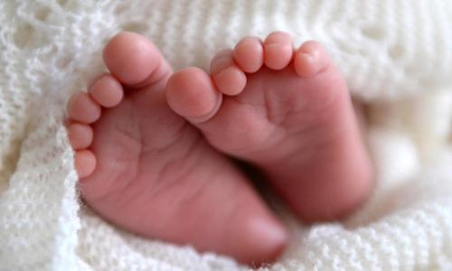 അമ്മത്തൊട്ടിലിലെത്തിയ കുഞ്ഞ് മാതൃചൂടിലേക്ക്; മാനഹാനി മറന്ന് അവർ ചേർത്തണച്ചു