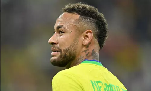 തിരിച്ചുവരുമോ...? പരിക്കേറ്റ കാലിന്റെ ചിത്രങ്ങൾ പങ്കുവെച്ച് നെയ്മർ