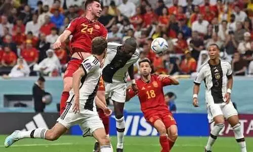 കരുത്തരുടെ പോരിൽ ആദ്യപകുതി ഗോൾരഹിതം