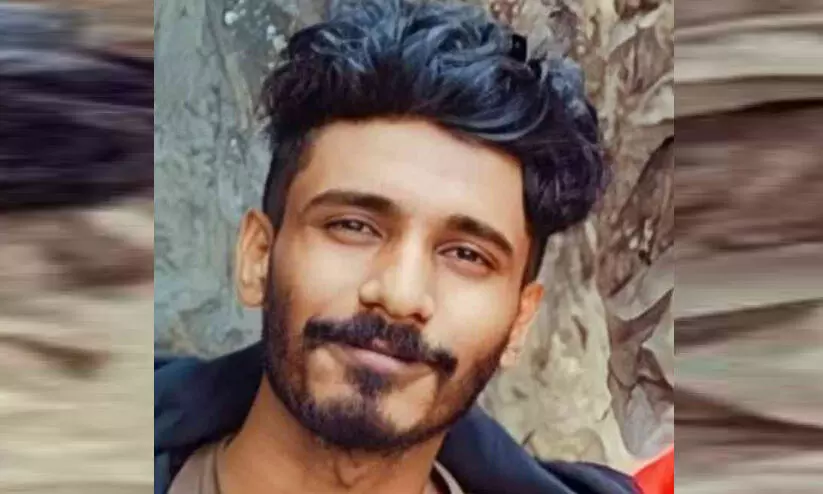 ലോറിയും ബൈക്കും കൂട്ടിയിടിച്ച് യുവാവ് മരിച്ചു; സുഹൃത്തിന് പരിക്ക് ലോറിയും ബൈക്കും കൂട്ടിയിടിച്ച് യുവാവ് മരിച്ചു; സുഹൃത്തിന് പരിക്ക്
