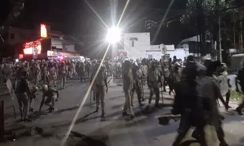 വിഴിഞ്ഞത്ത് എട്ടുപേർ കൂടി അറസ്റ്റിൽ; ഇന്ന് സമാധാന ചർച്ച, മന്ത്രിമാർ പ​ങ്കെടുക്കും