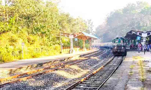 യാ​ത്ര​ക്കാ​രെ ഇ​തി​ലേ...മ​ണ്ഡ​ല​കാ​ലം: ചെ​ങ്കോ​ട്ട-​കൊ​ല്ലം പാ​ത​യി​ൽ ഇ​ന്നു​മു​ത​ൽ സ്​​പെ​ഷ​ൽ ട്രെ​യി​ൻ