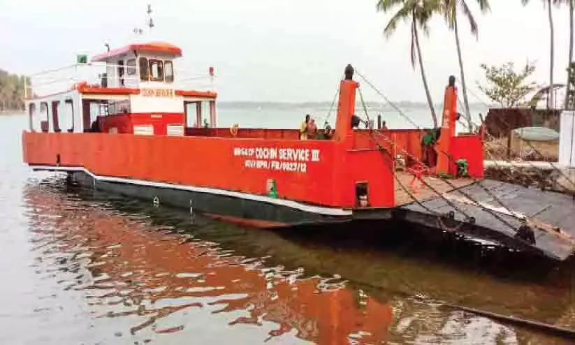 പൊന്നാനിയിൽ ജങ്കാറിനുപകരം യാത്രാബോട്ട് സർവിസ് ആരംഭിക്കുന്നു പൊന്നാനിയിൽ ജങ്കാറിനുപകരം യാത്രാബോട്ട് സർവിസ് ആരംഭിക്കുന്നു