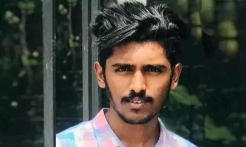 ബൈക്കും ബസ്സും കൂട്ടിയിടിച്ച് യുവാവിന് ദാരുണാന്ത്യം ബൈക്കും ബസ്സും കൂട്ടിയിടിച്ച് യുവാവിന് ദാരുണാന്ത്യം