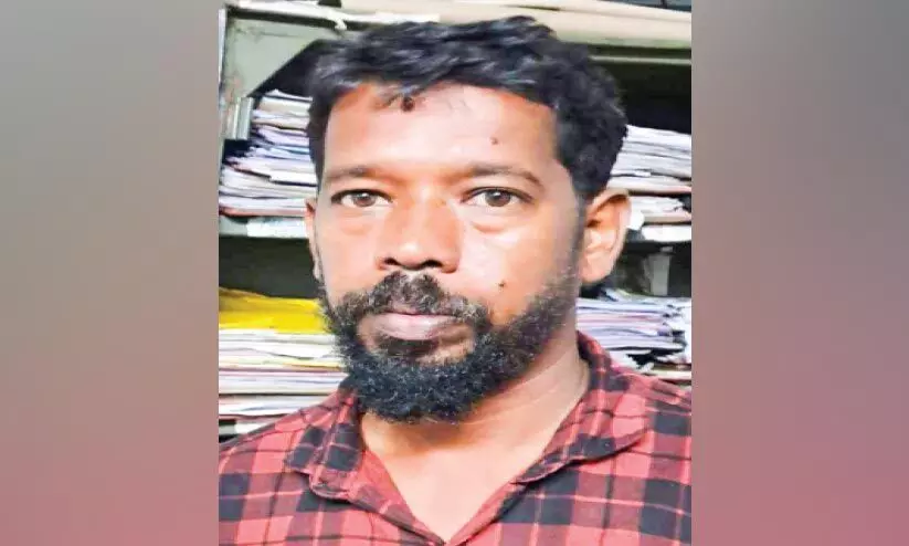 വീട്ടിൽ ചാരായം വാറ്റിയ യുവാവ് അറസ്റ്റിൽ വീട്ടിൽ ചാരായം വാറ്റിയ യുവാവ് അറസ്റ്റിൽ