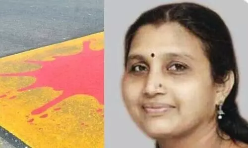 ഷാള്‍ ചക്രത്തില്‍ കുടുങ്ങി ബൈക്കില്‍ നിന്ന് വീണ വീട്ടമ്മ മരിച്ചു