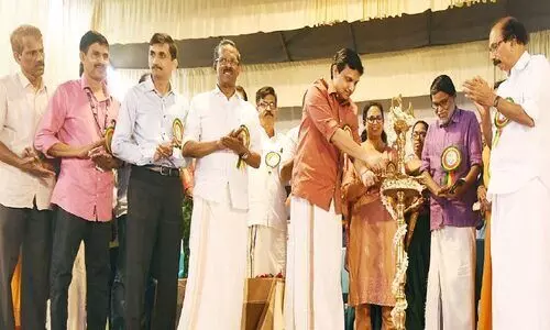 കലോത്സവങ്ങൾ അനാരോഗ്യകരമായ മത്സരവേദിയാവരുത് -മന്ത്രി കലോത്സവങ്ങൾ അനാരോഗ്യകരമായ മത്സരവേദിയാവരുത് -മന്ത്രി