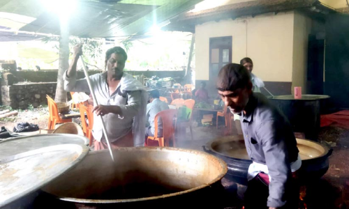 അന്നമൂട്ടാൻ പഴഞ്ചേരി നാണുവും സംഘവും