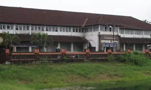 കോംട്രസ്റ്റ് ഏറ്റെടുക്കൽ നടപടി വൈകുന്നു