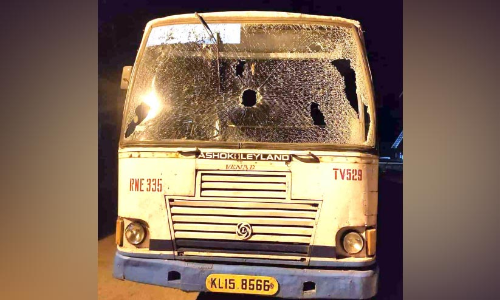 കെ.എസ്.ആർ.ടി.സി ബസുകൾക്കുനേരെ ആക്രമണം